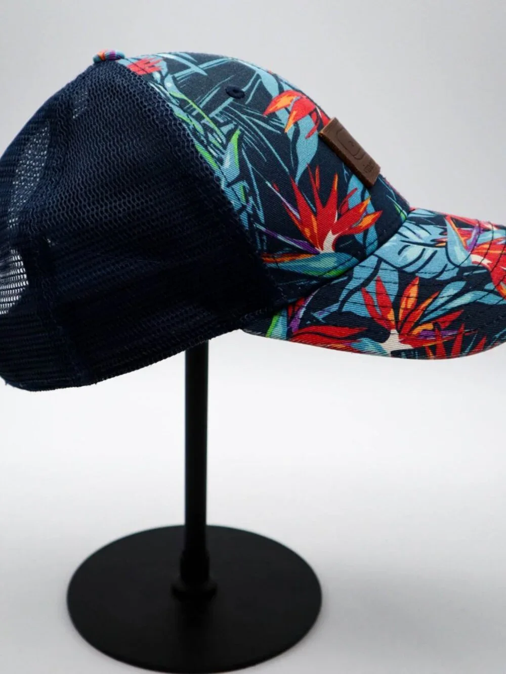 Vineyard Vines Snapback Trucker Hat Whale Logo Tropical Hawaiian Floral Print